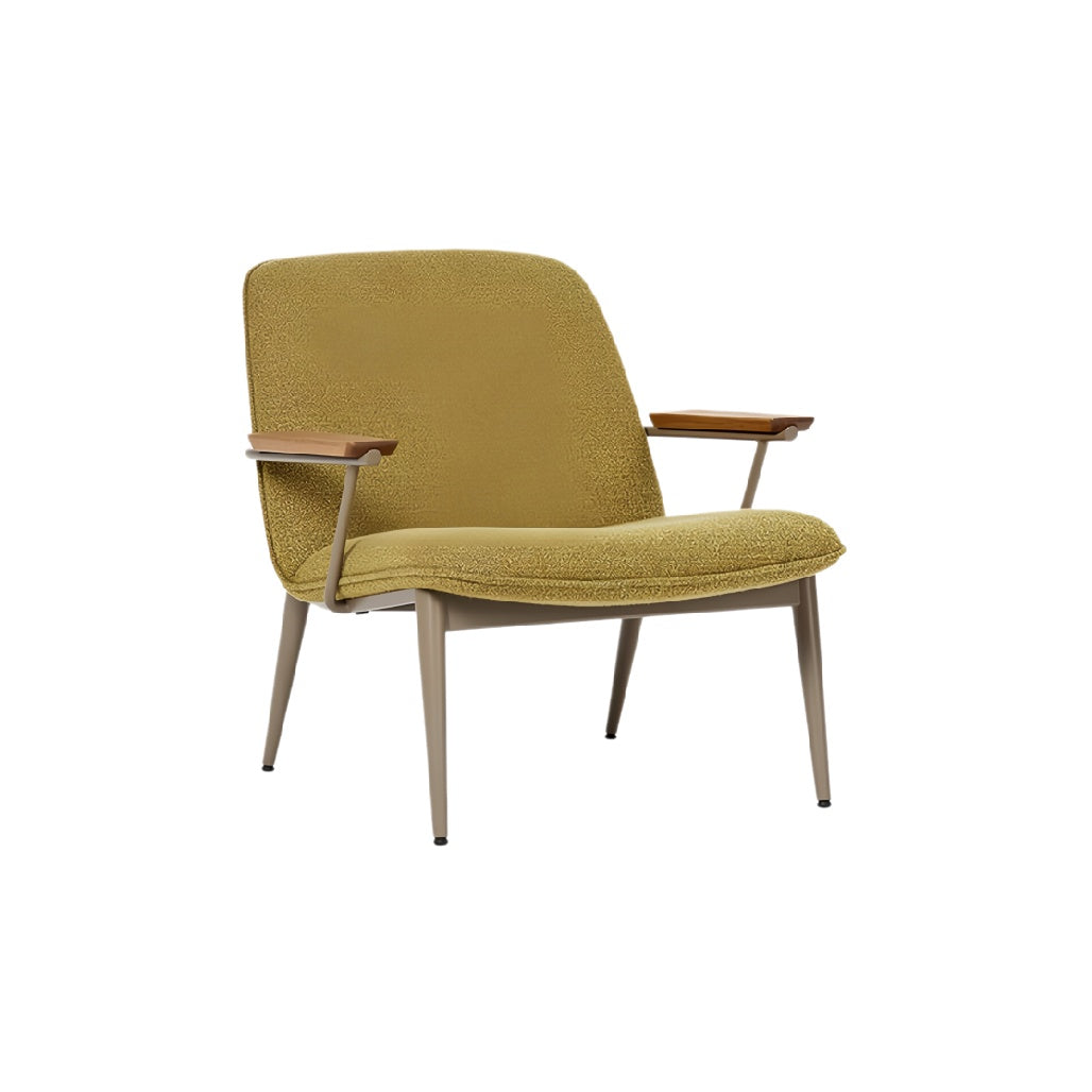 **Technische Titel in het Nederlands: Retro gestoffeerde fauteuil met houten armleuningen**